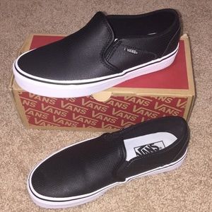 Black Vans Slip On